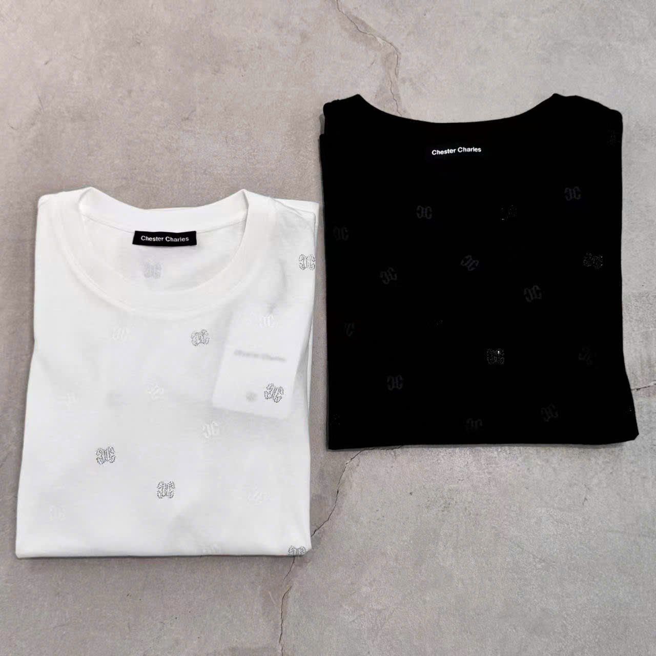 Áo phông trắng chấm logo ss25