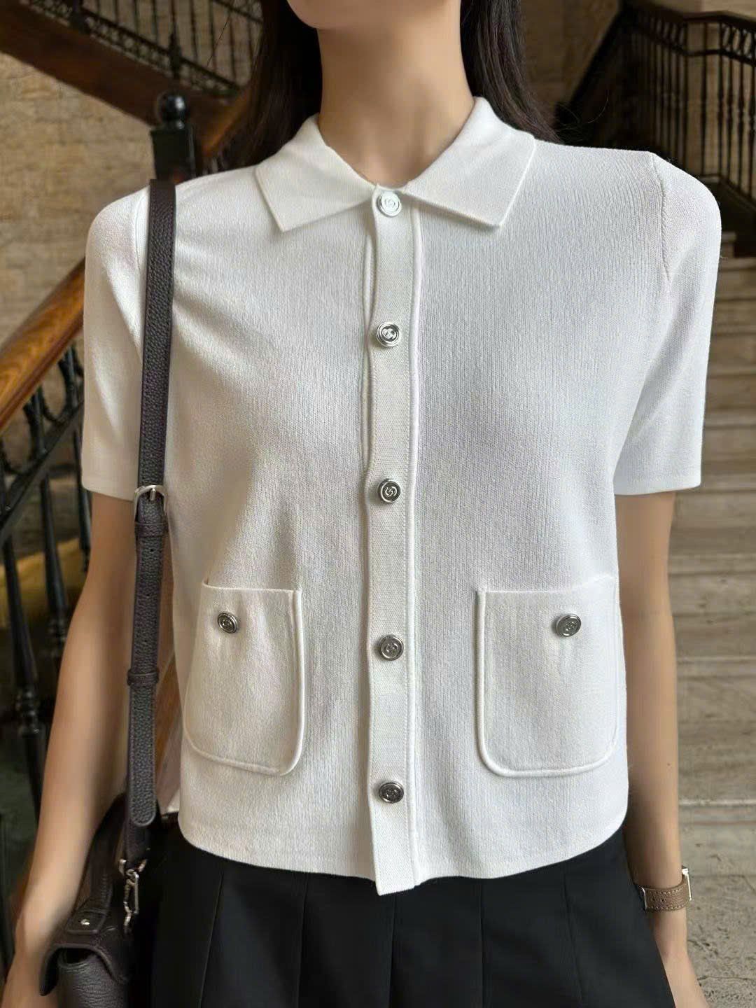 Áo CDG trắng ngắn tay 2 túi cúc đen