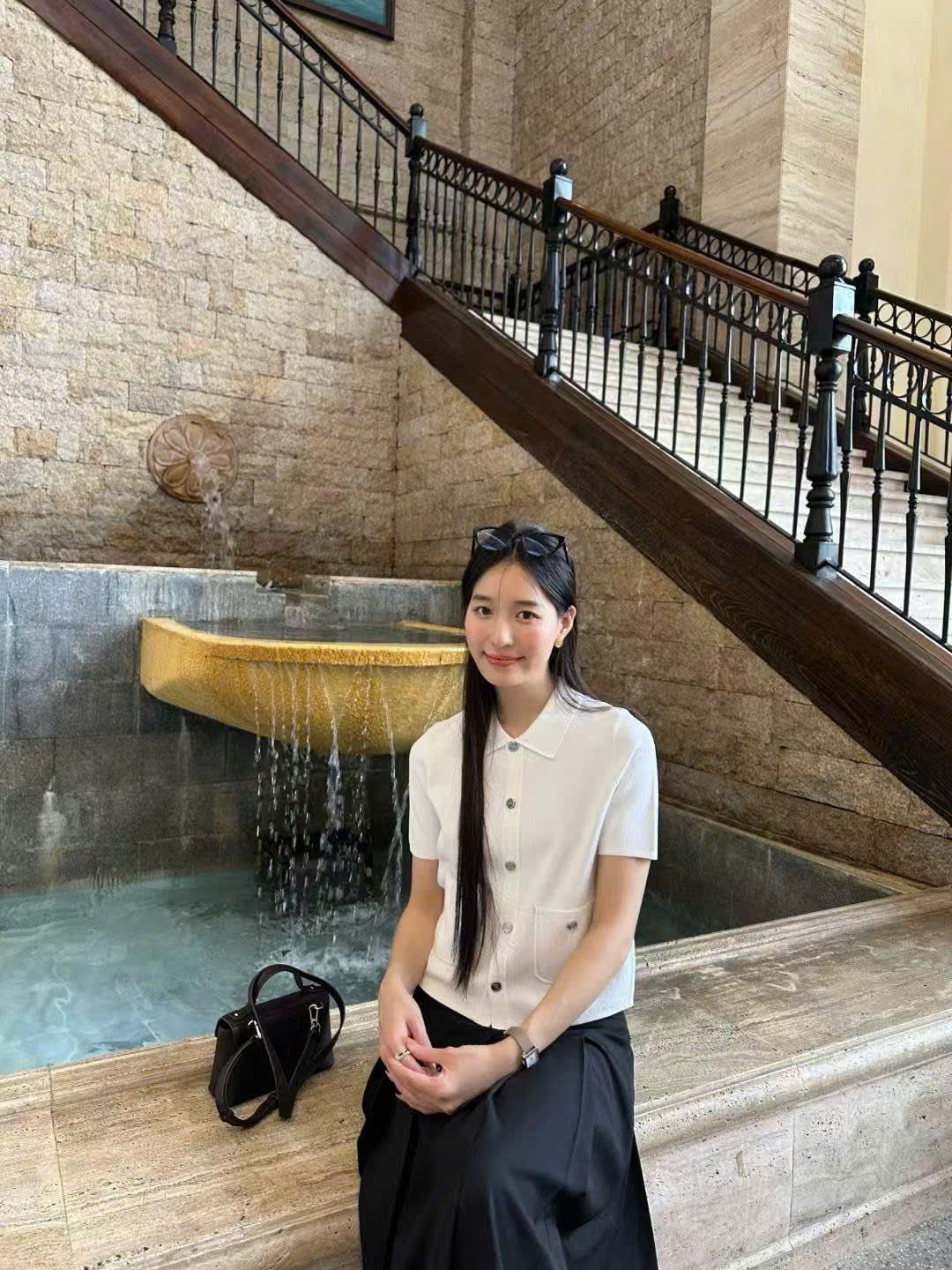 Áo CDG trắng ngắn tay 2 túi cúc đen