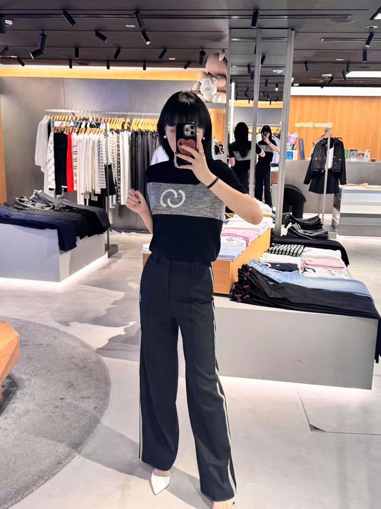 Quần vải đen 2 sọc 2 bên