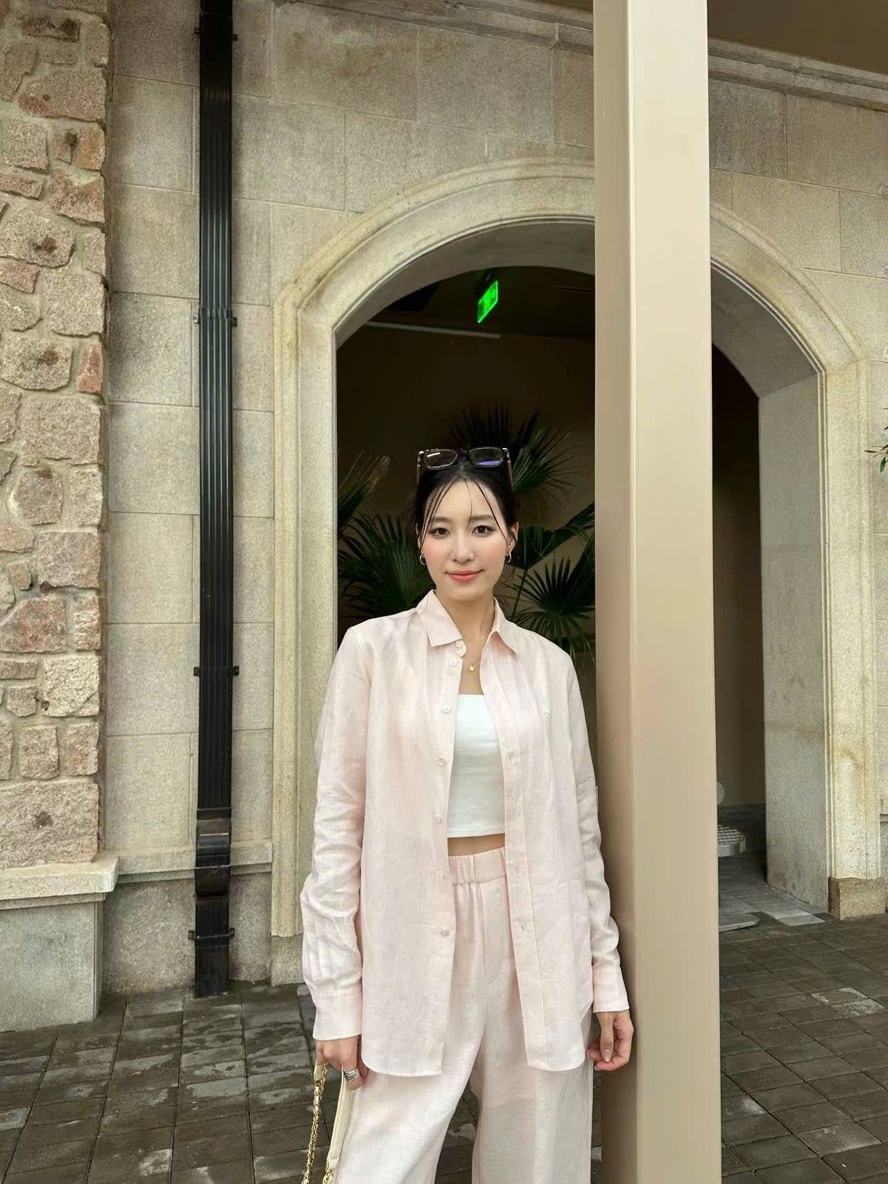 3.Áo Sơ mi LANK - be hồng nhạt logo trắng