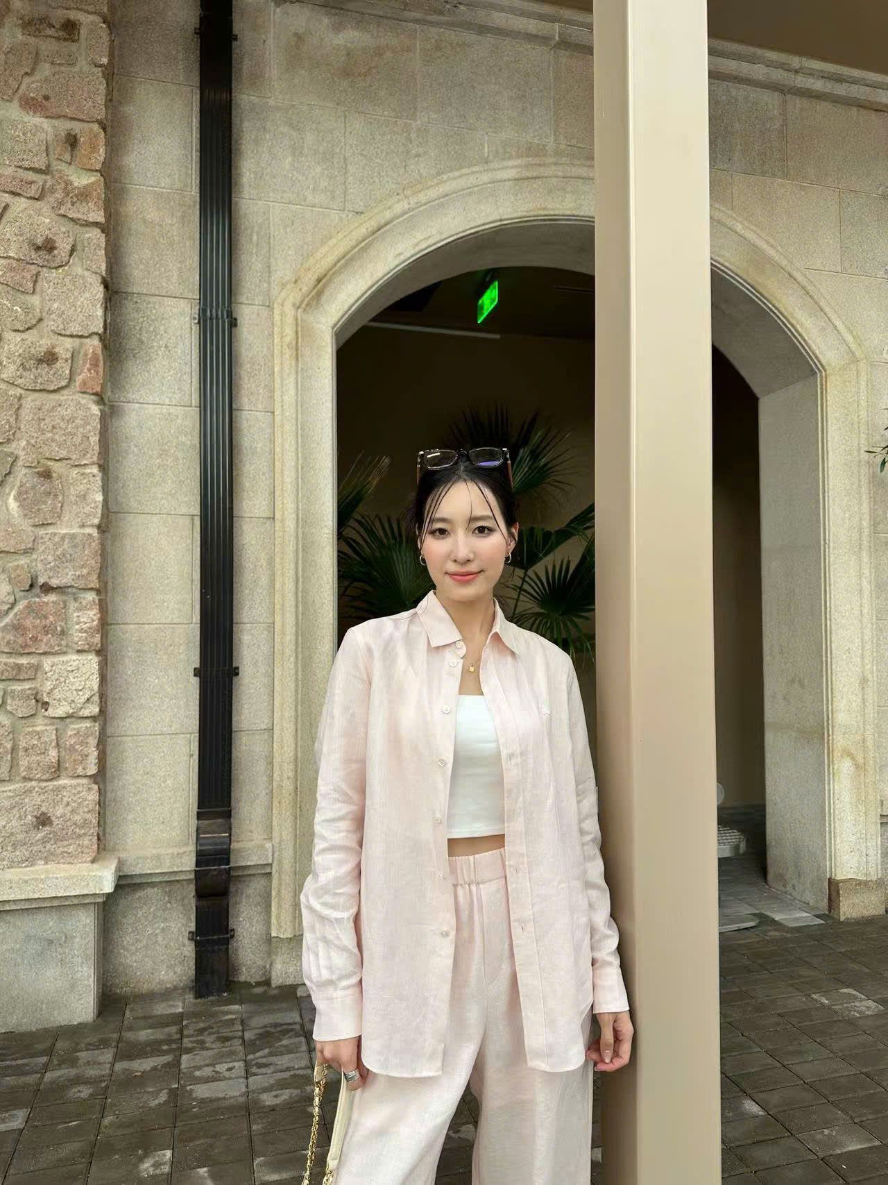 Bộ Áo sơ mi và quần dài cạp chun - be hồng nhạt logo trắng set