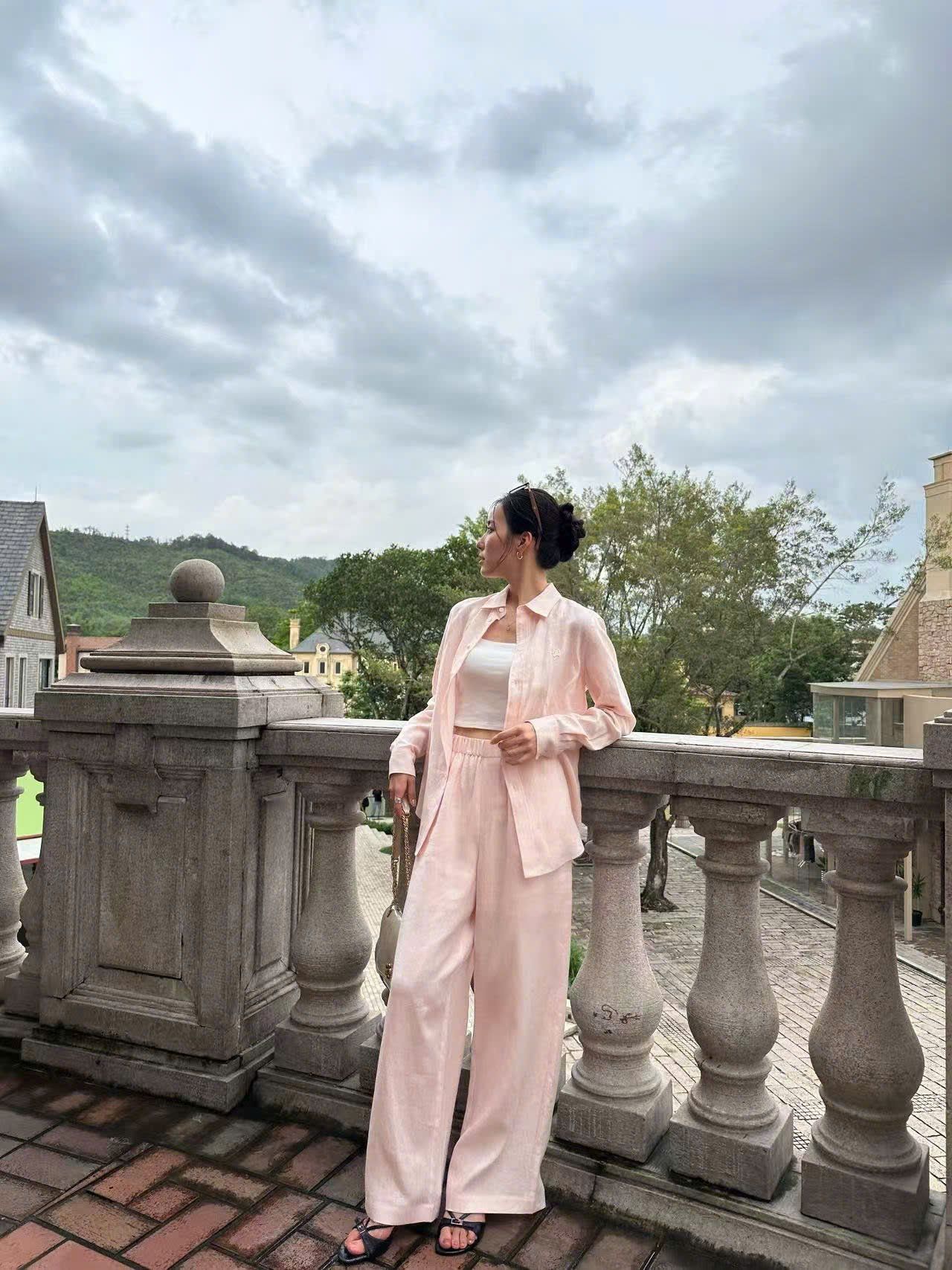 3.Áo Sơ mi LANK - be hồng nhạt logo trắng