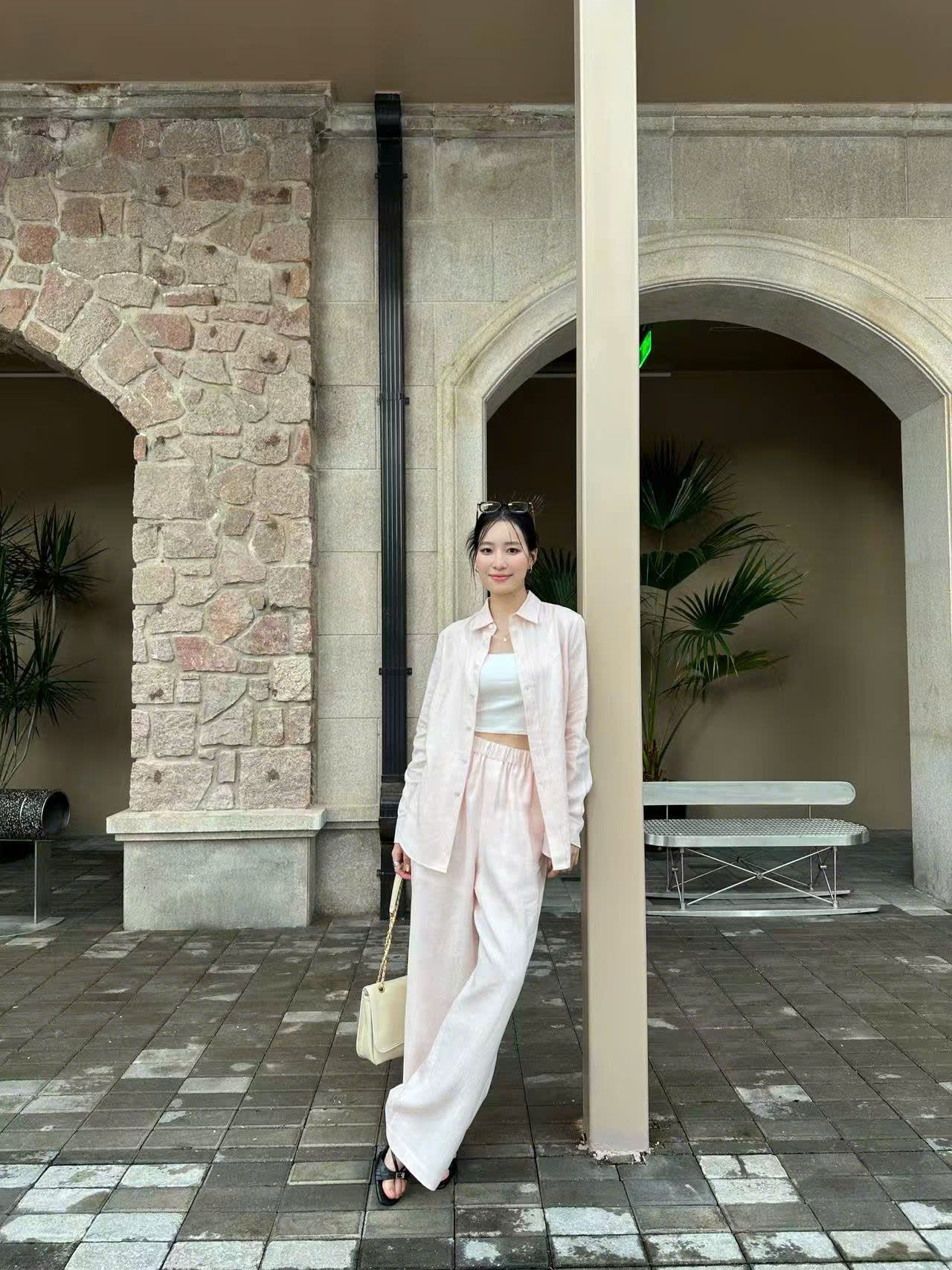 3.Áo Sơ mi LANK - be hồng nhạt logo trắng