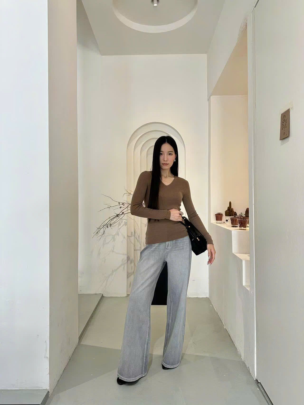 Áo len dài tay - Nâu cổ tim