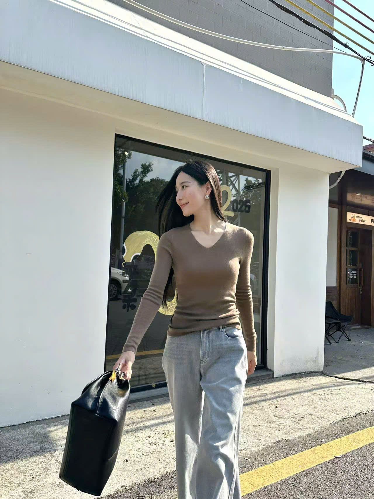 Áo len dài tay - Nâu cổ tim