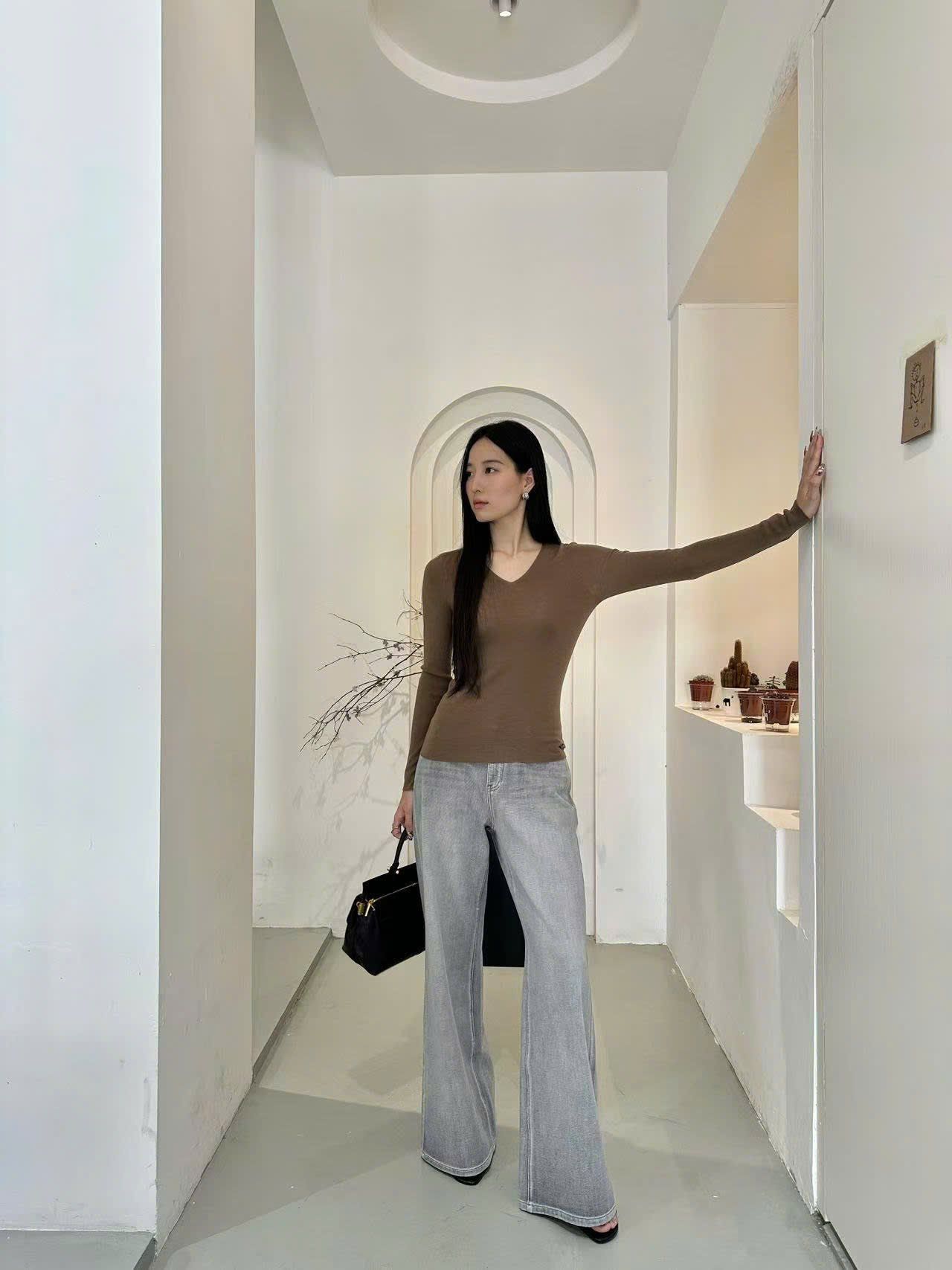 Áo len dài tay - Nâu cổ tim