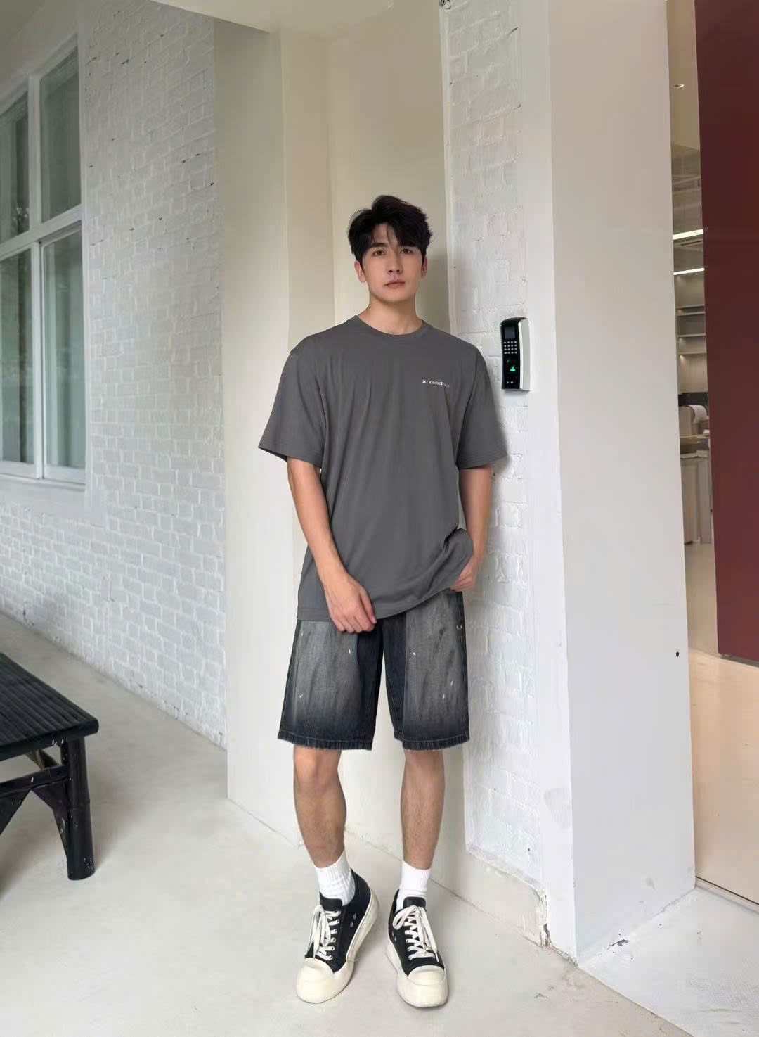 Áo phông xám - lưng chữ CC