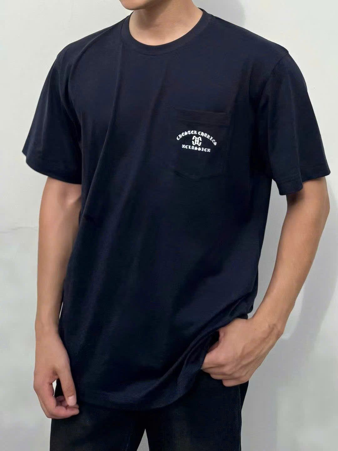 Áo phông xanh than túi logo chữ ngực