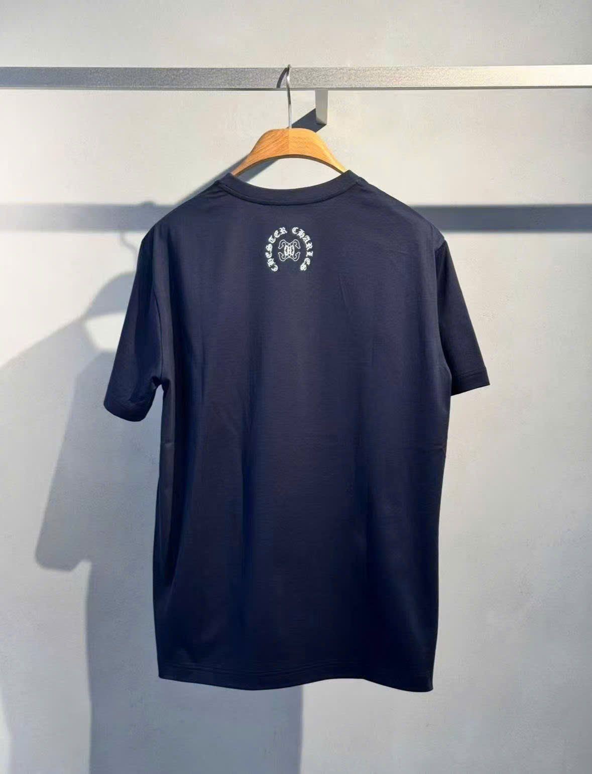 Áo phông xanh than túi logo chữ ngực