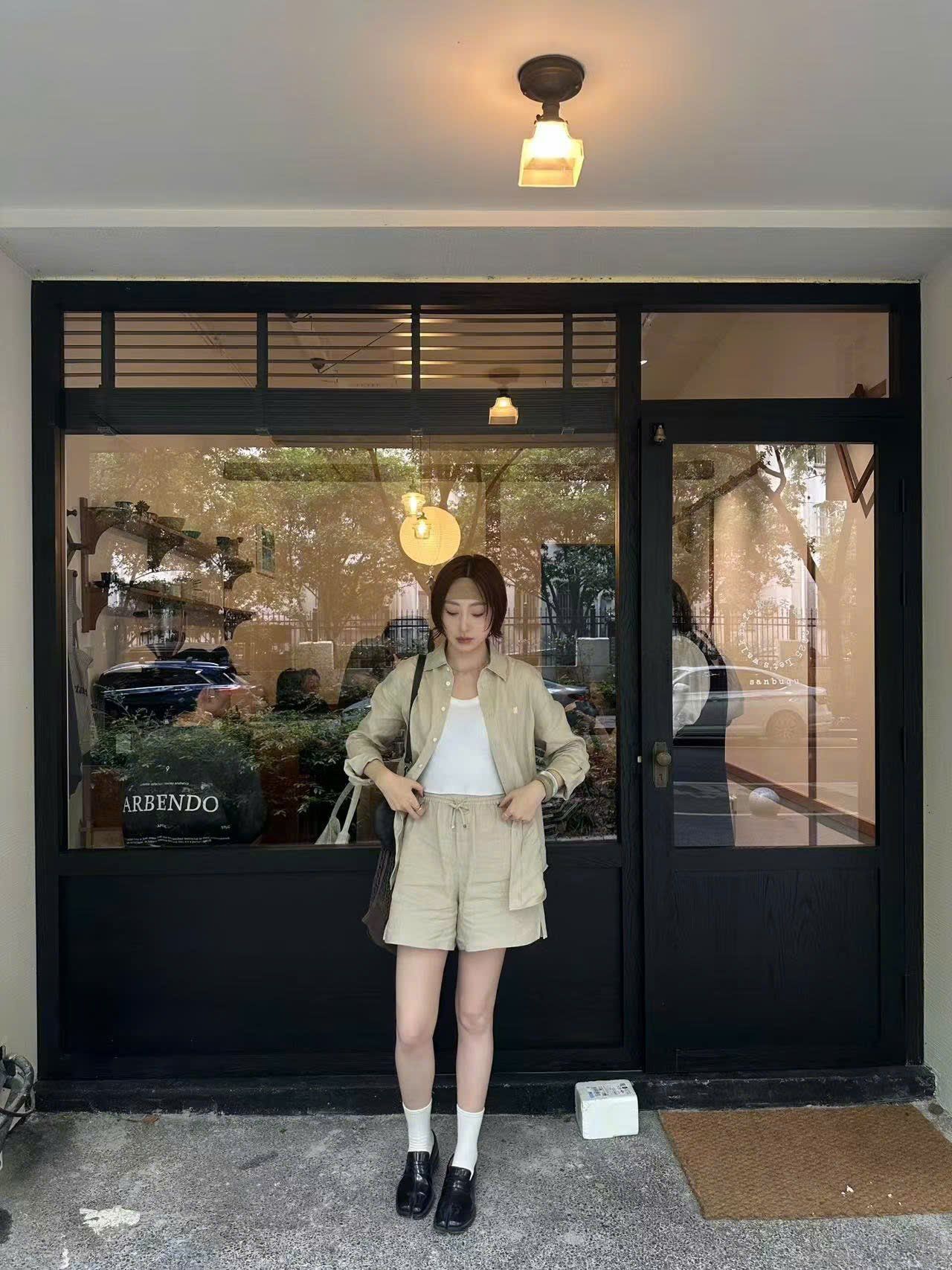 Quần sooc vải nâu tây - Logo nhỏ
