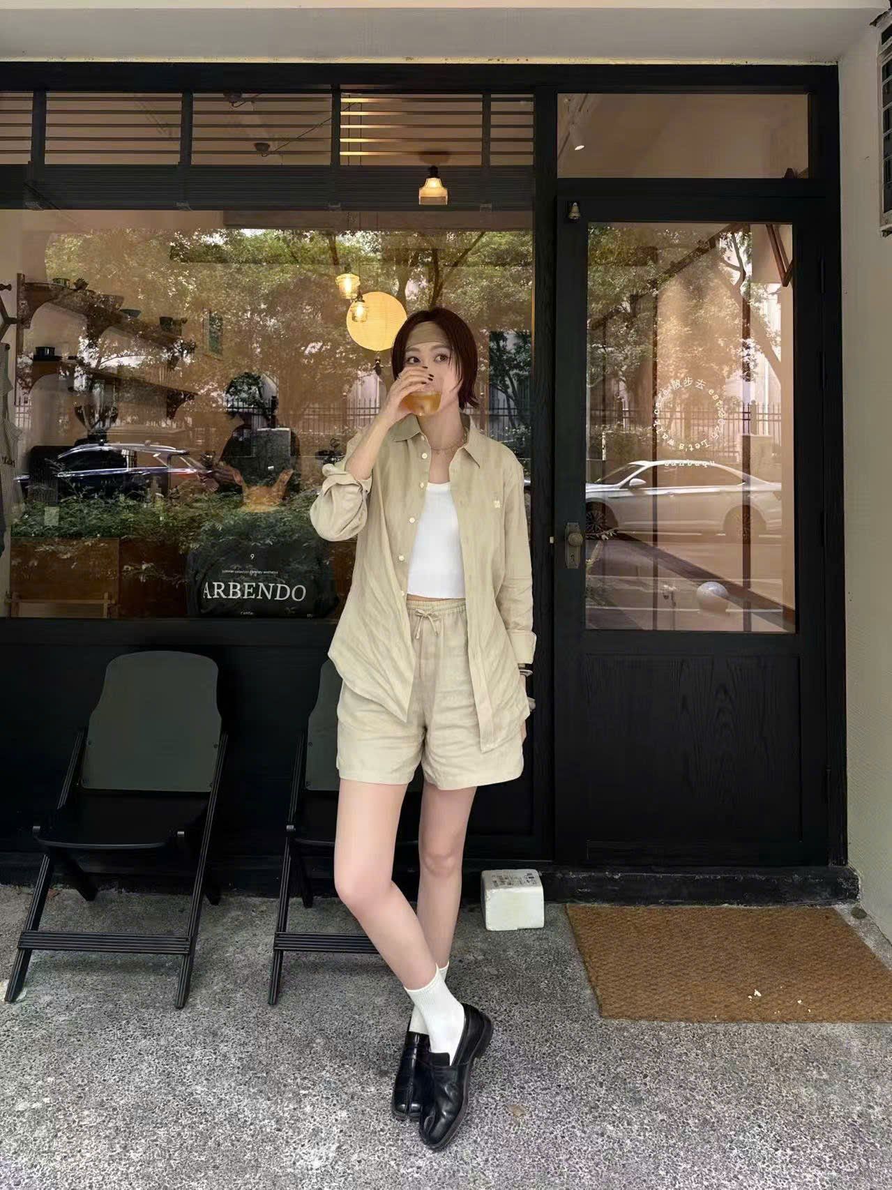 Bộ Áo sơ mi và quần sooc cạp chun - nâu tây logo trắng set