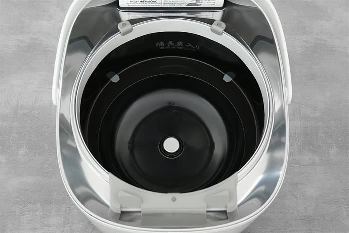 Nồi cơm điện Toshiba RC-18VXWVN(W) áp suất chân không màu trắng