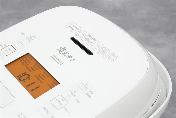 Nồi cơm điện Toshiba RC-18VXWVN(W) áp suất chân không màu trắng