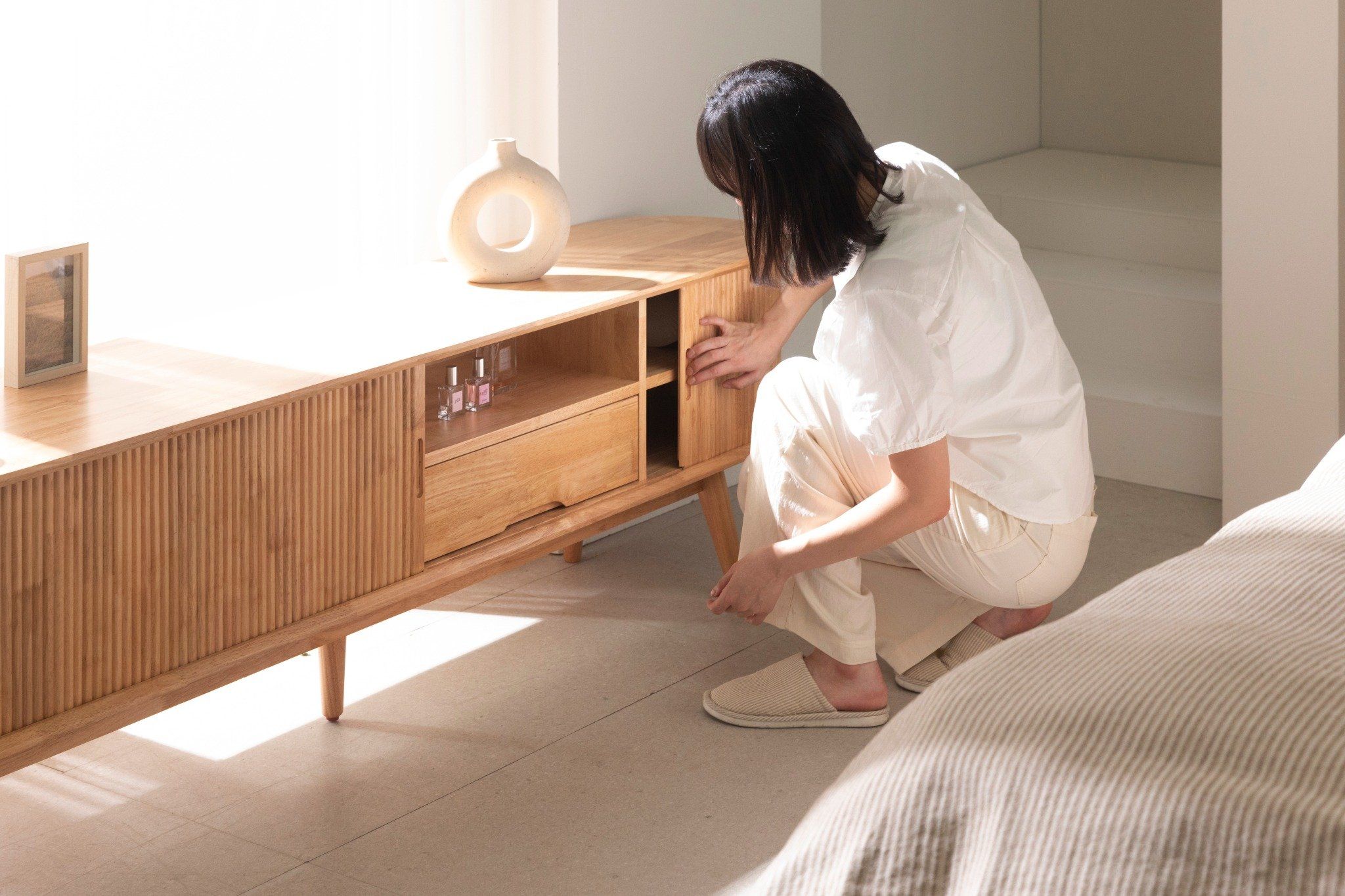 TỦ TV PHÒNG KHÁCH BẰNG GỖ NGUYÊN KHỐI CABER CABINET