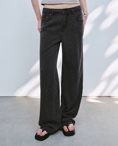 URBAN REVIVO - Quần jeans nữ ống rộng sọc caro