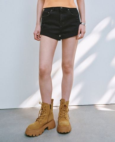 URBAN REVIVO - Quần short jeans nữ lai gập