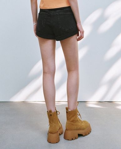 URBAN REVIVO - Quần short jeans nữ lai gập