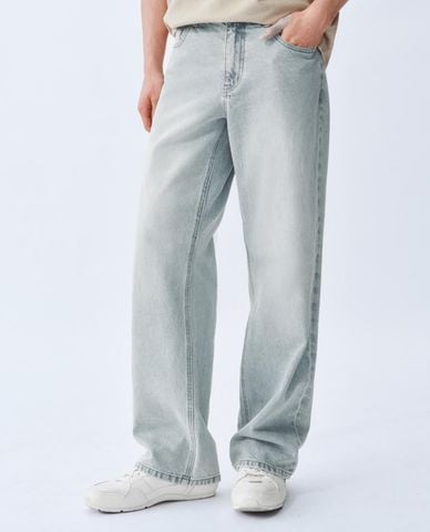 URBAN REVIVO - Quần jeans nam ống rộng wash bạc thời thượng