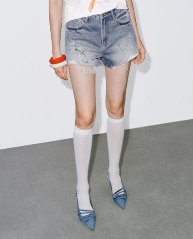 URBAN REVIVO - Quần short jeans nữ rách gấu