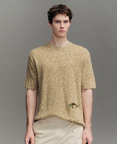 URBAN REVIVO - Áo dệt kim nam cổ tròn tay ngắn phối họa tiết