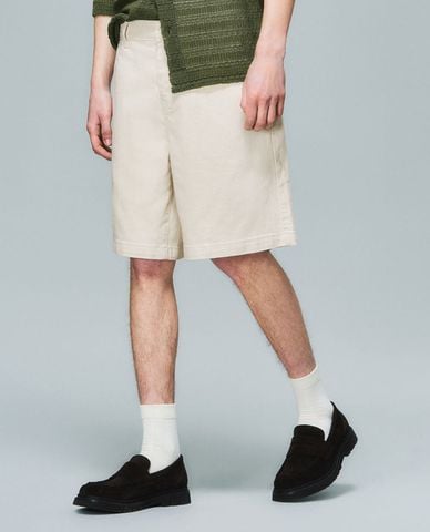 URBAN REVIVO - Quần short jeans nam ngang gối