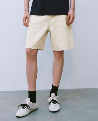 URBAN REVIVO - Quần short jeans nam hiện đại