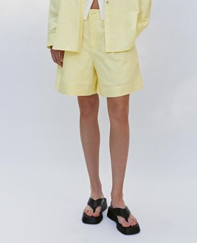 URBAN REVIVO - Quần short nữ ống rộng hiện đại