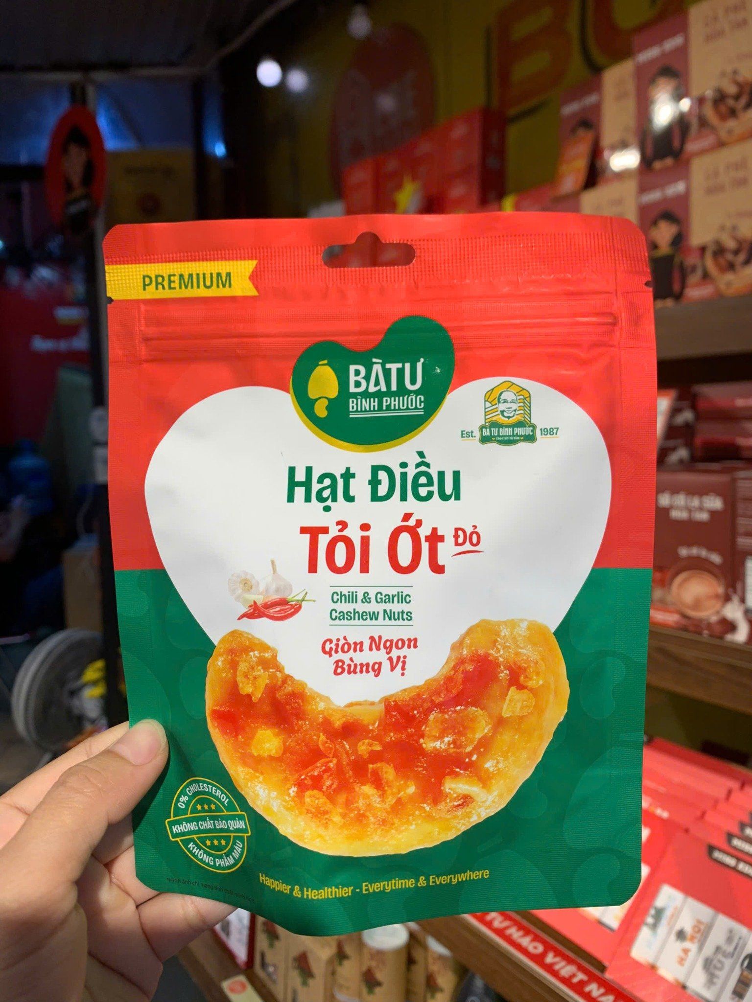 Hạt điều tỏi ớt đỏ Bà Tư túi zip 65g
