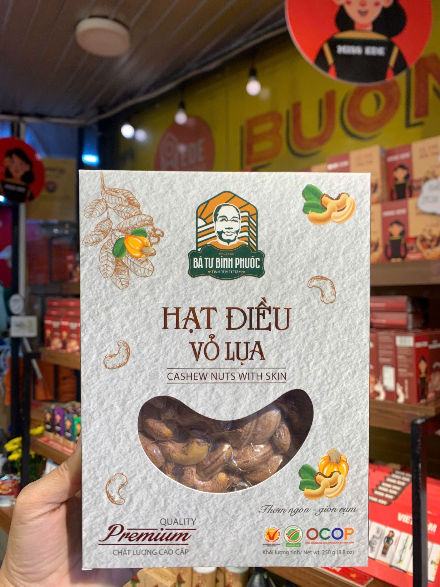 Hạt điều vỏ lụa Bà Tư hộp giấy 250g