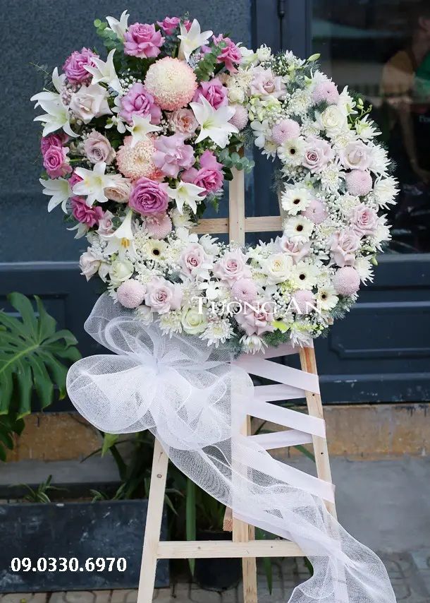 Vòng Hoa Vô Cùng Thương Tiếc - B359