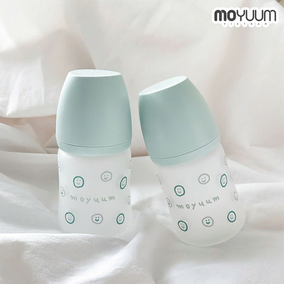 Bình Sữa Thủy Tinh Tráng Silicon Moyuum - Happy More