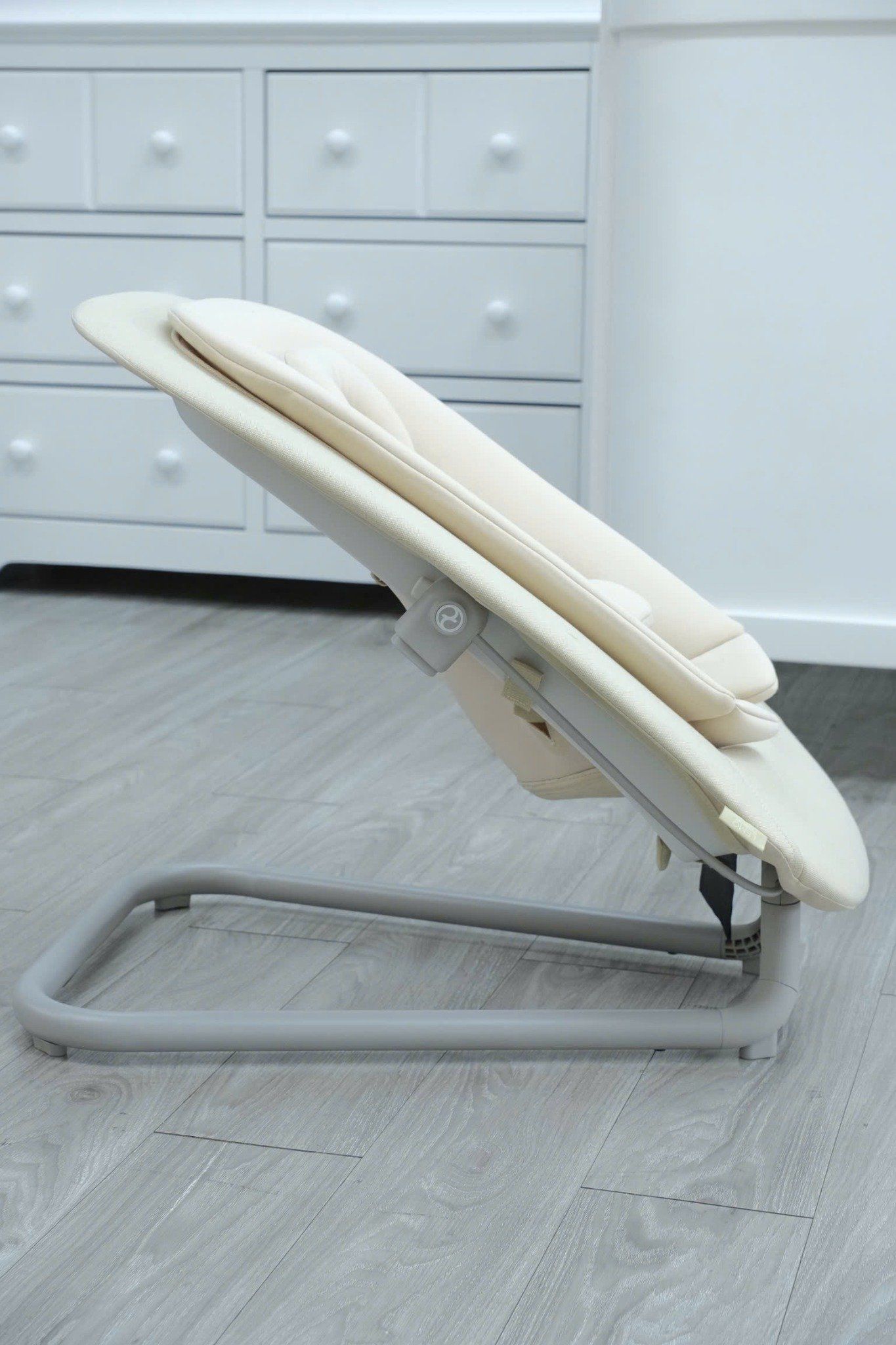 Ghế Rung Cybex Lemo - Màu Canvas White/Chân ghế Suede Grey