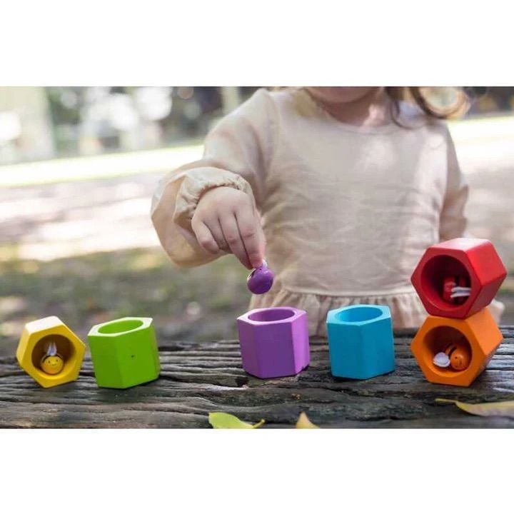 Đồ Chơi Gỗ PlanToys Gắp Ong Vào Tổ BeeHives Cho Bé 3Y+