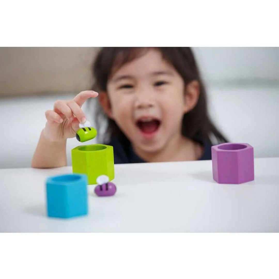 Đồ Chơi Gỗ PlanToys Gắp Ong Vào Tổ BeeHives Cho Bé 3Y+
