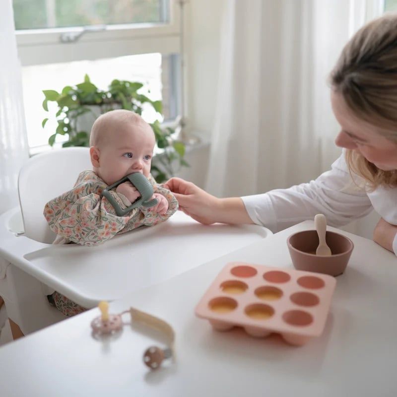 Gặm Nướu Vòng Tay Mushie No-Drop Teether