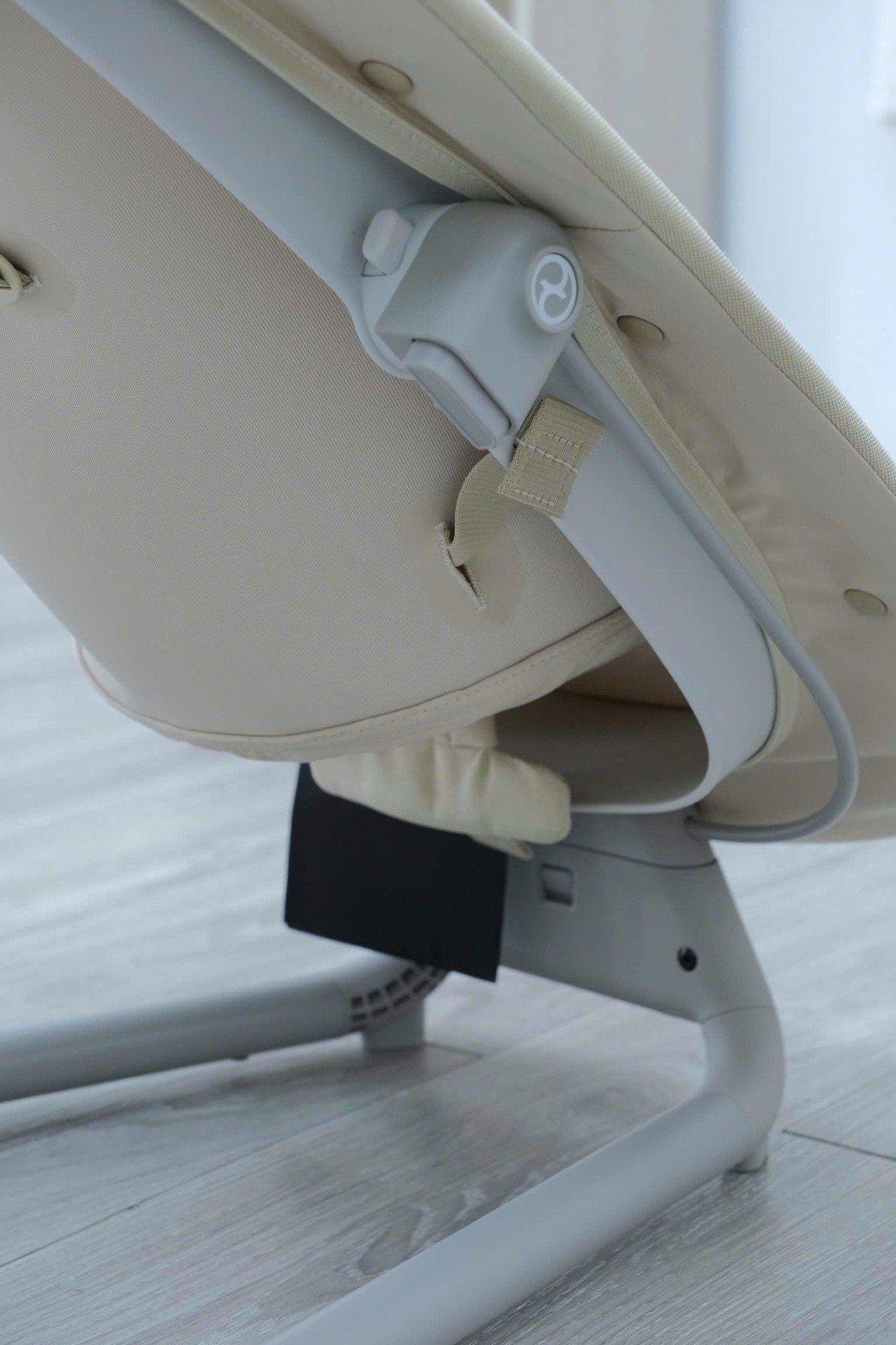 Ghế Rung Cybex Lemo - Màu Canvas White/Chân ghế Suede Grey