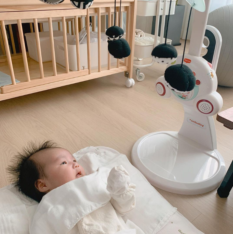 Chân đứng Mbaby cho treo nôi cũi Tiny Love , White