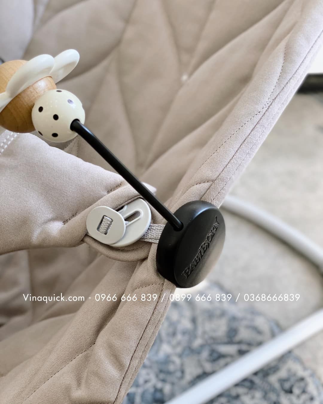 Thanh đồ chơi treo ghế rung Baby Bjorn - Googly Eyes