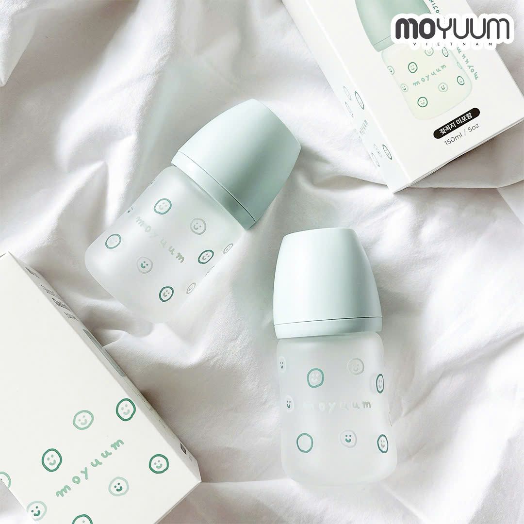 Bình Sữa Thủy Tinh Tráng Silicon Moyuum - Happy More