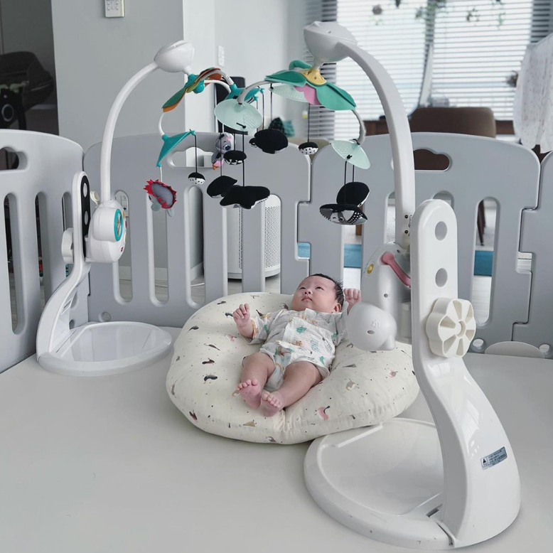 Chân đứng Mbaby cho treo nôi cũi Tiny Love , White