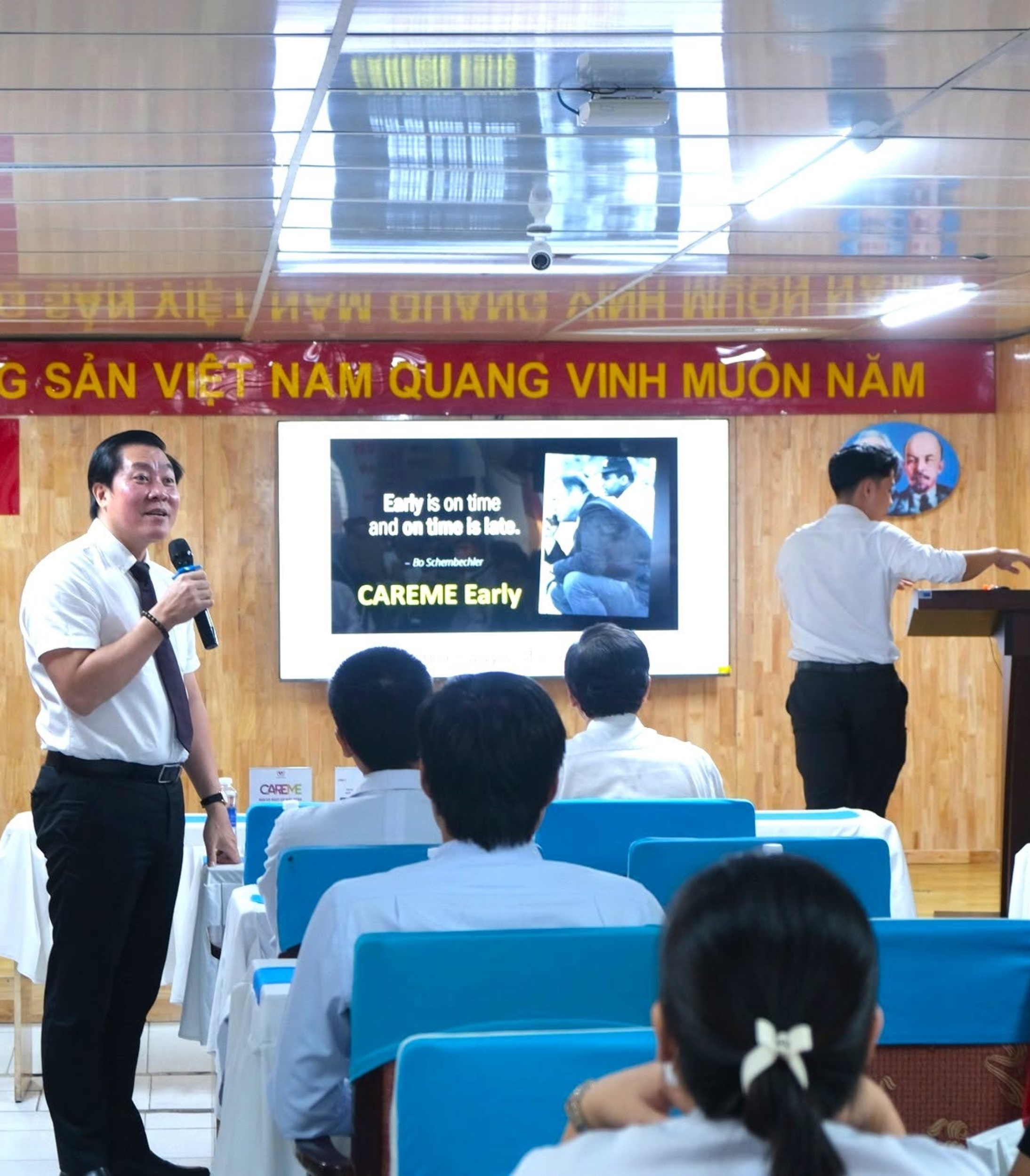HỌP CHIẾN LƯỢC