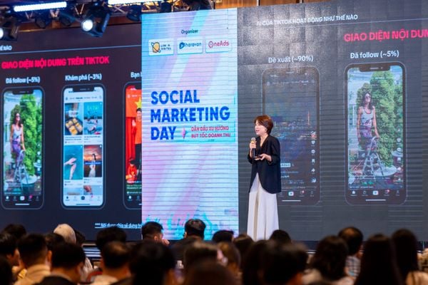 Ms. Thoa Vũ trình bày mô hình xây dựng thương hiệu dịch vụ bền vững trên TikTok