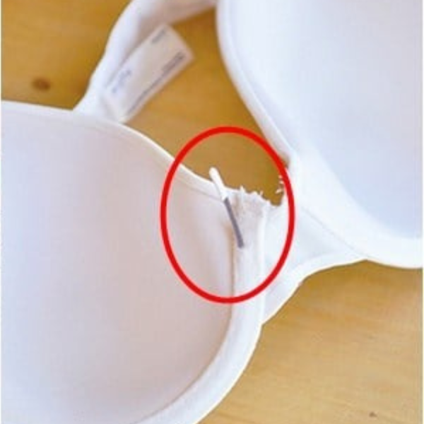 gọng áo ngực chọc vào da