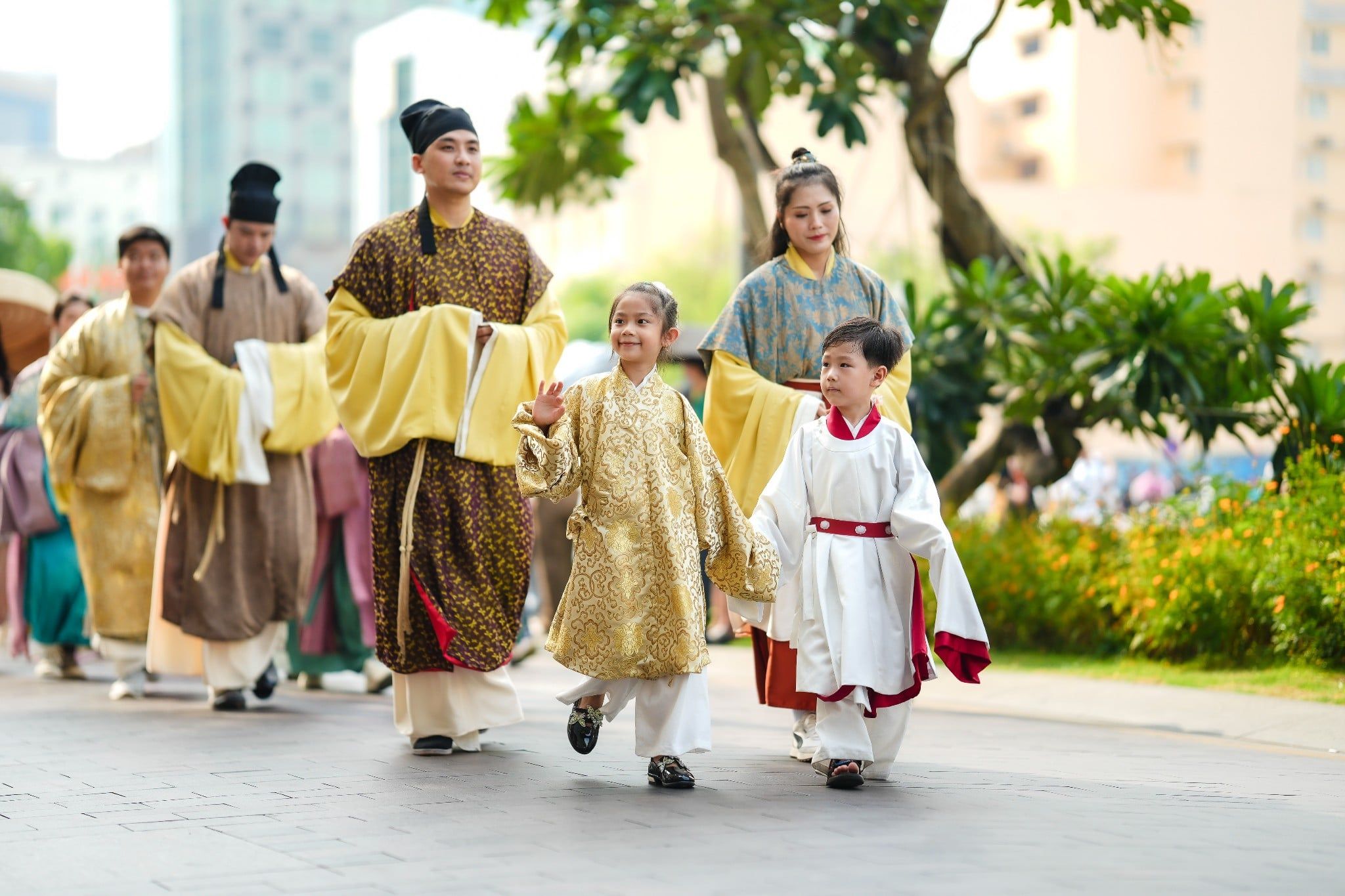 Cổ phục Việt Nam là văn hoá – không phải (và cũng không nên) chỉ là “trend”