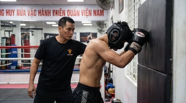 Bài tập tăng sức mạnh cơ cổ: Bí quyết tăng khả năng chịu đòn (Chin) của võ sĩ