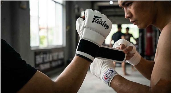 Găng Mma Fairtex Có Gì Nổi Bật So Với Các Thương Hiệu Khác?