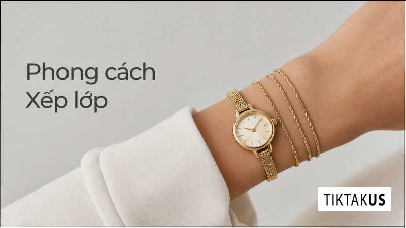 Cổ tay nữ thanh lịch mix nhiều lớp lắc mảnh cùng đồng hồ mặt nhỏ