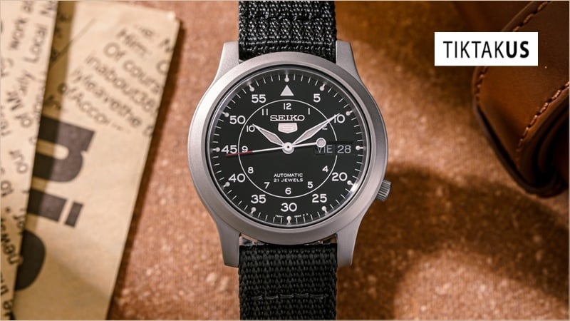 Đồng hồ nam dây dù Seiko 5 SNK809K2 (Đen)