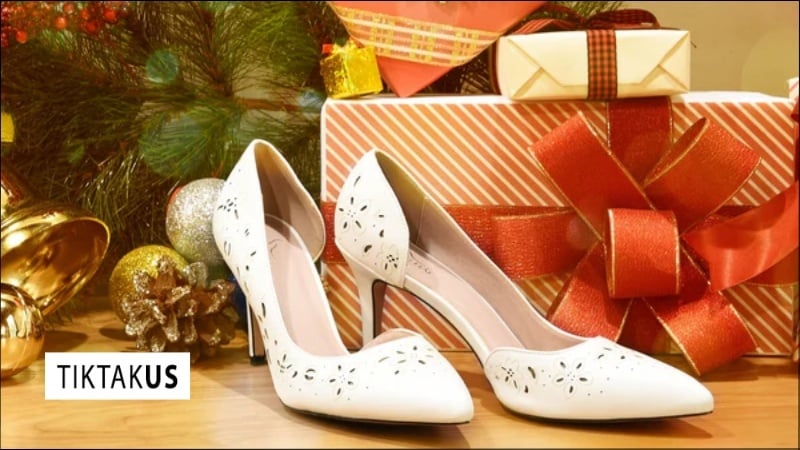 Giày cao gót hoặc Sneaker